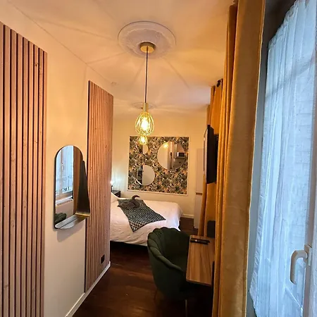 Little Close Paris Apartment *